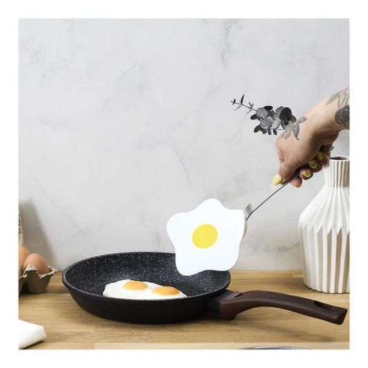 Spatule oeuf sur le plat